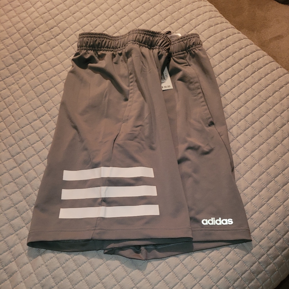 Adidas men's large active NWT SHORTS